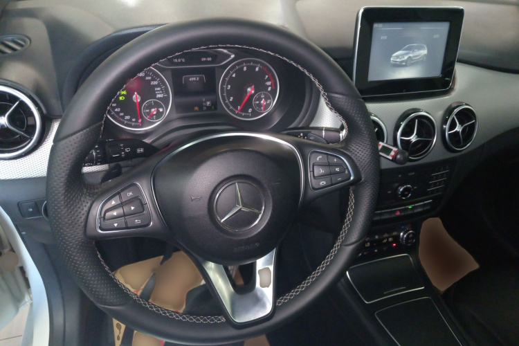 奔驰B级 2015款 B 200 时尚型局部细节13