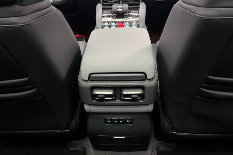 方程豹 豹5 2023款 云辇旗舰版中控内饰7011