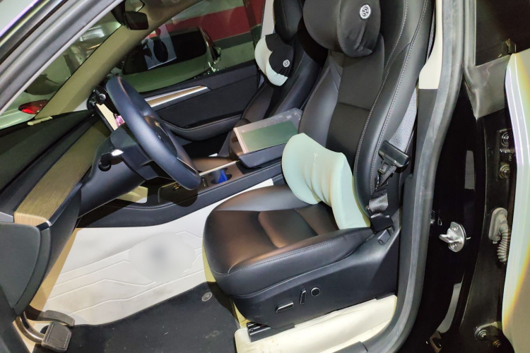 特斯拉 Model Y 2022款 改款 后轮驱动版中控内饰19