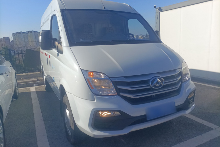 上汽大通MAXUS 新途V80 2021款 2.0T 手动经典城配王短轴中顶3座车身外观3