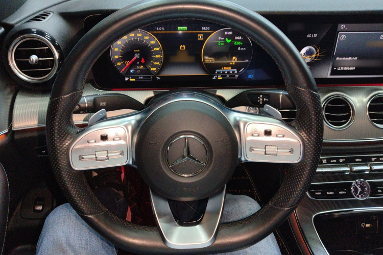 奔驰E级(进口) 2019款 E 260 运动版 4MATIC中控内饰13