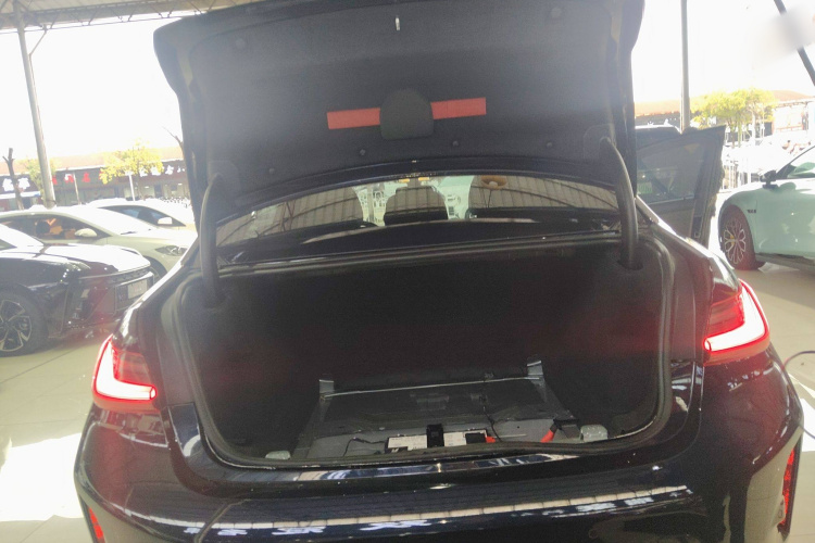 宝马3系 2023款 320Li M运动套装局部细节23