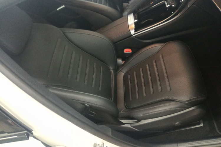 奔驰GLC轿跑 2024款 GLC 260 4MATIC 轿跑SUV局部细节41