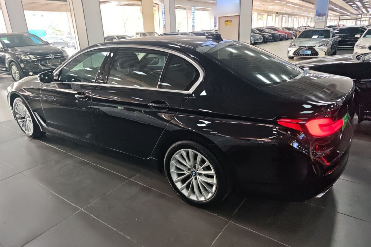 宝马5系 2022款 525Li 豪华套装车身外观4