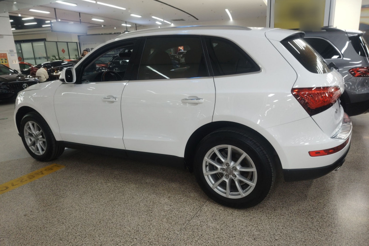 奥迪Q5 2016款 40 TFSI 进取型车身外观4