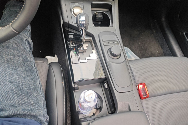 雷克萨斯ES 2014款 250 舒适版局部细节18