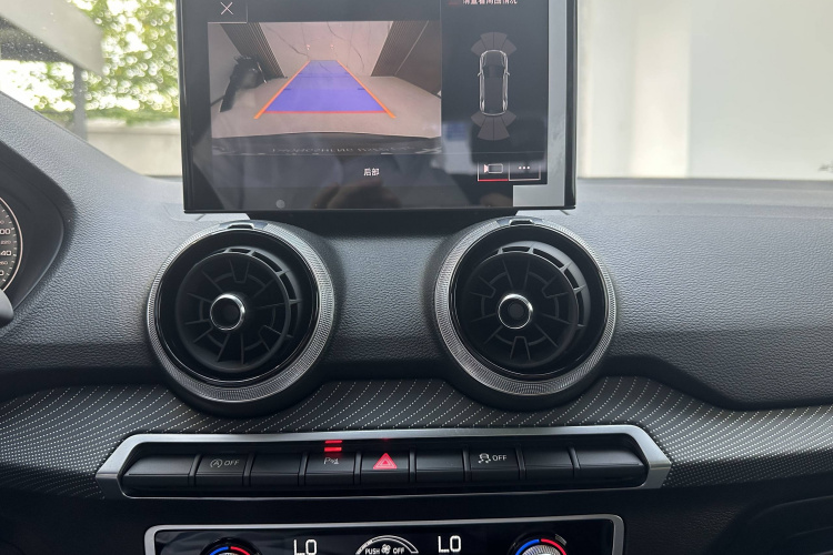 奥迪Q2L 2025款 35TFSI 时尚动感型中控内饰7004