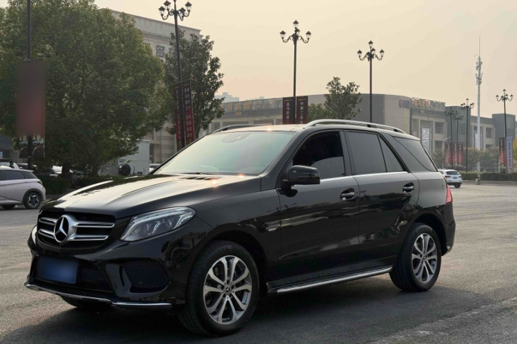 奔驰GLE 2018款 GLE 320 4MATIC 动感型臻藏版车身外观1