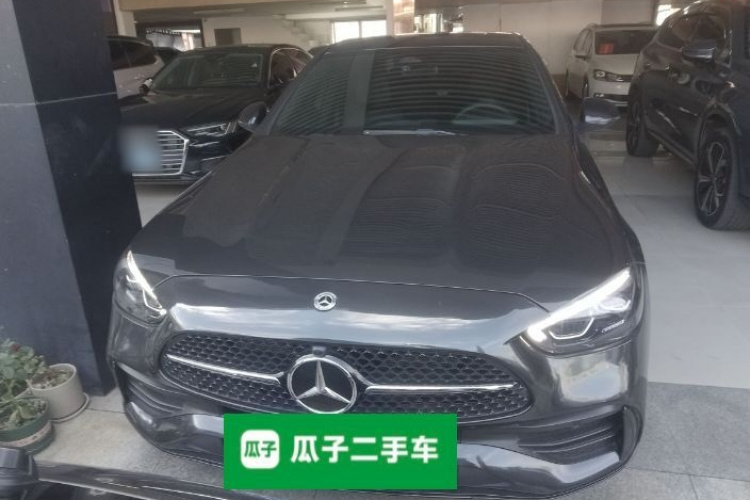 奔驰C级 2022款 C 260 L 运动版车身外观2