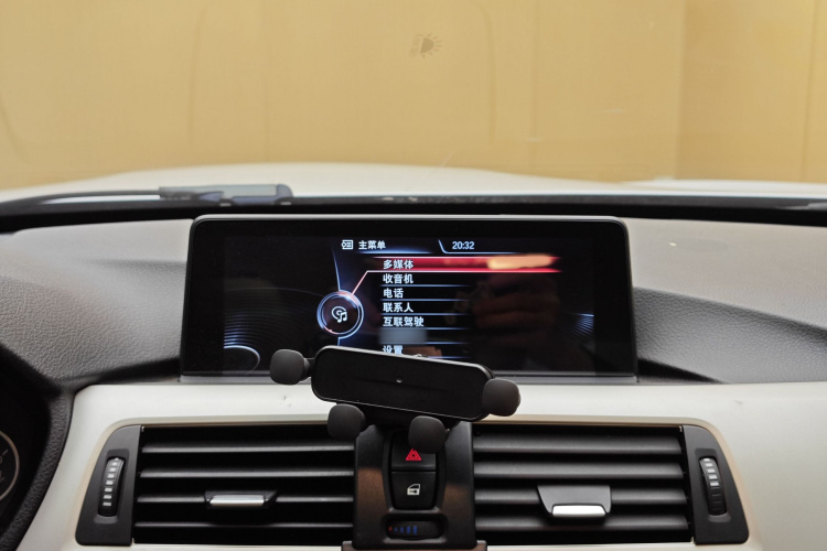 宝马3系 2015款 320i 超悦版时尚型中控内饰7006