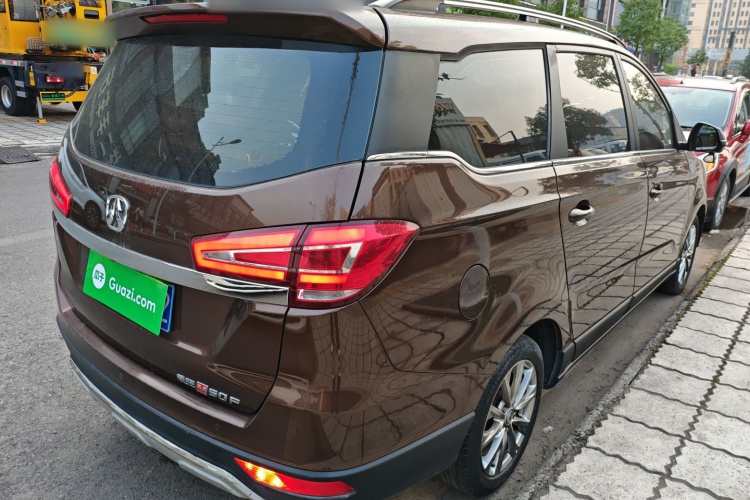 北汽威旺M50F 2017款 1.5L 舒适型车身外观7