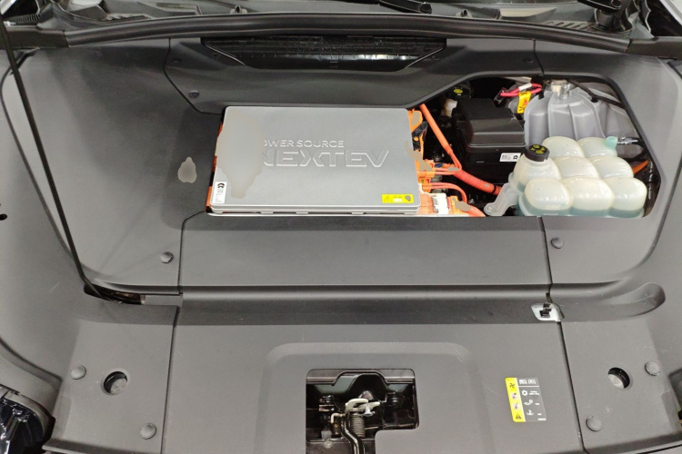 蔚来EC6 2020款 440KM 签名版机舱底盘24