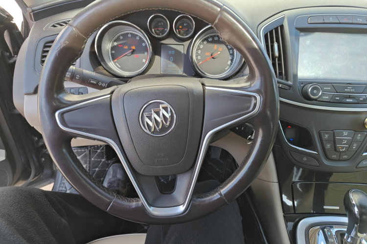 别克 君威 2015款 2.0L 领先时尚型中控内饰13