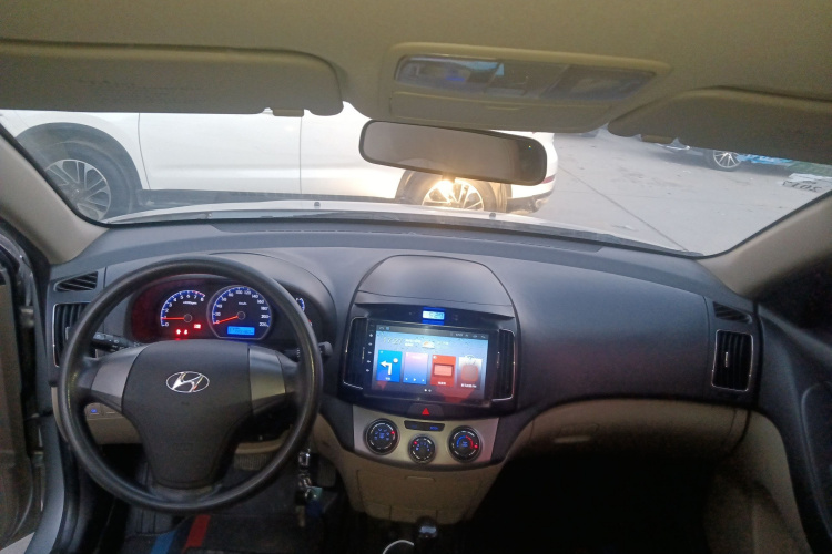 现代 悦动 2011款 1.6L 自动舒适型中控内饰12
