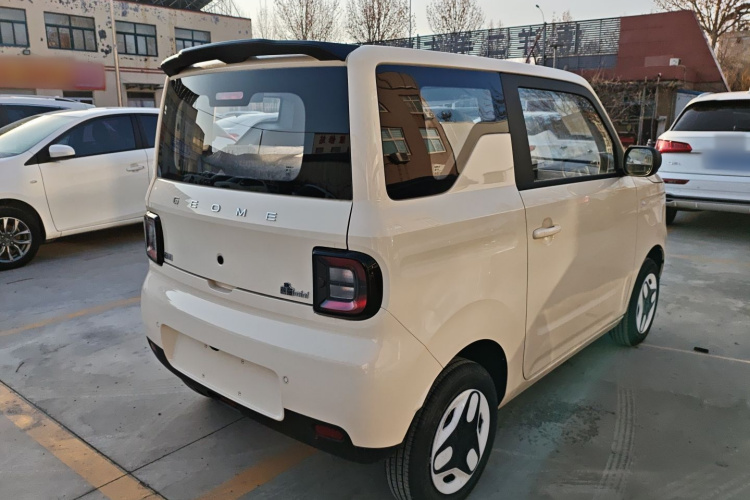 吉利银河 熊猫 2025款 210km 元气熊车身外观7