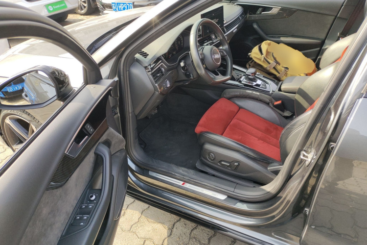 奥迪A4L 2022款 45 TFSI quattro 臻选动感型中控内饰7003