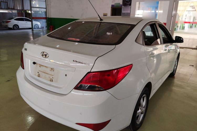 现代 瑞纳 2016款 1.4L 手动智能型GLS车身外观6005