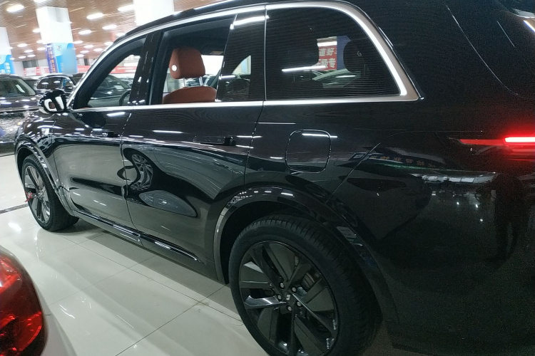 理想汽车 理想L8 2023款 Air车身外观4