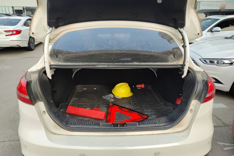 福特 福克斯 2015款 三厢 EcoBoost 180 自动精英型机舱底盘23