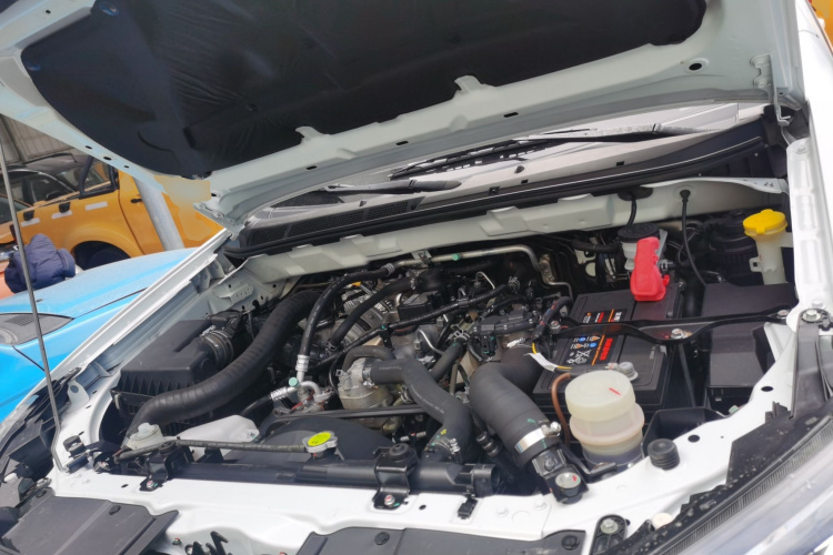 五十铃 瑞迈 2022款 2.8T经典柴油两驱舒享型长轴版JE493ZLQ6E局部细节24