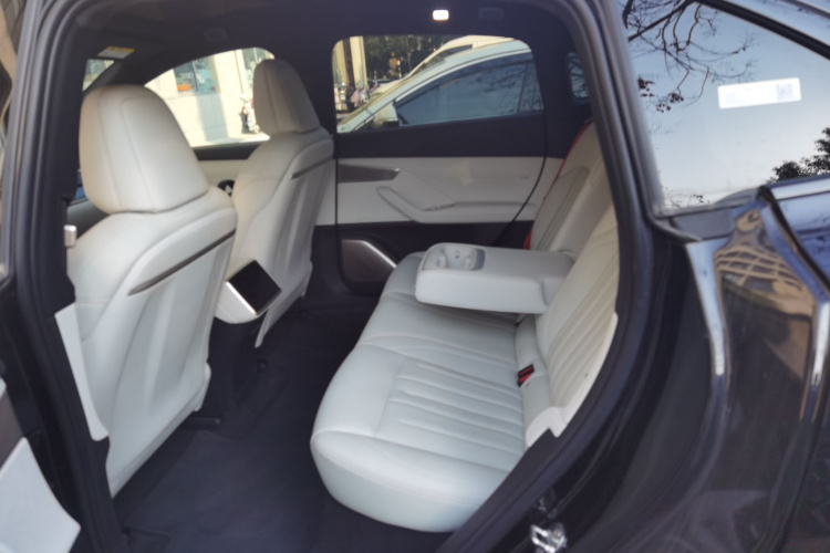 乐道L60 2024款 85kWh 后驱版中控内饰7004