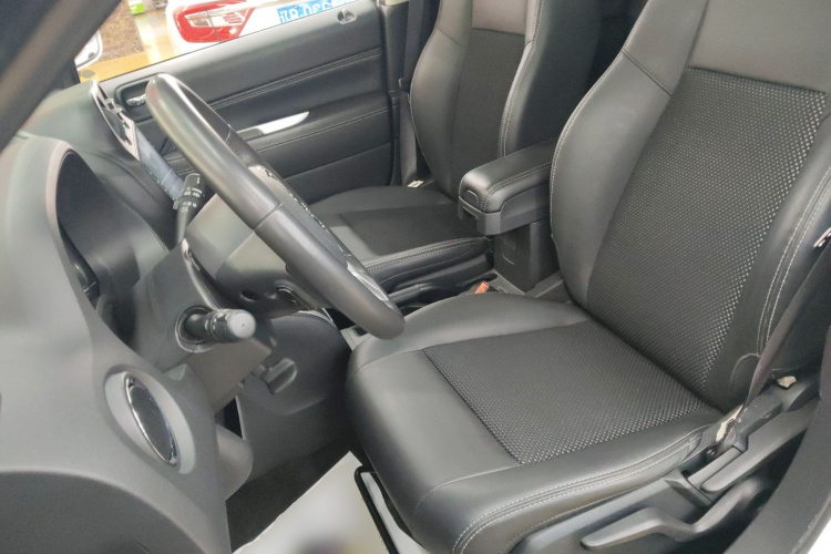 Jeep 指南者(进口) 2014款 改款 2.4L 四驱舒适版局部细节19