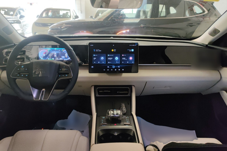 比亚迪 秦L 2024款 DM-i 120KM超越型中控内饰7002