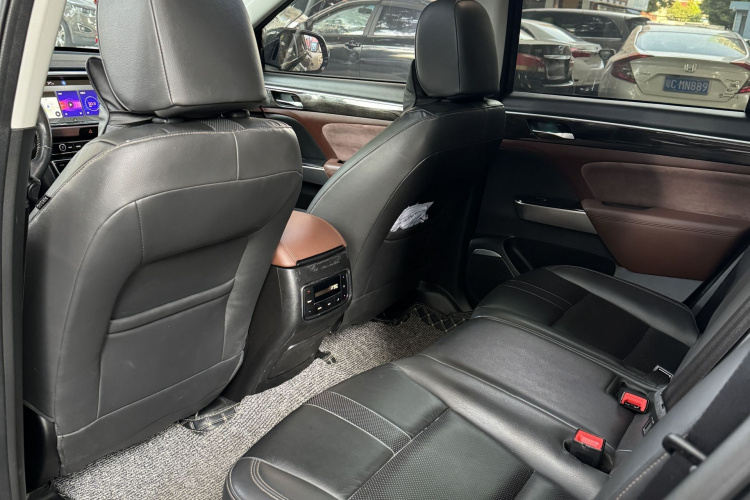 广汽传祺 传祺GS8 2017款 320T 两驱豪华智联版（七座）中控内饰7002