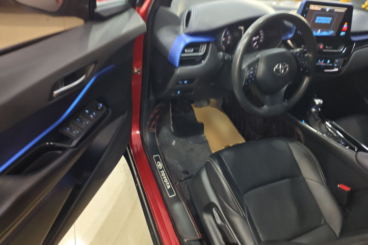 丰田C-HR 2018款 2.0L 领先天窗版 国VI中控内饰20