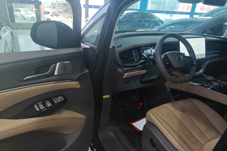 腾势D9 2022款 DM-i 970 四驱旗舰型中控内饰20