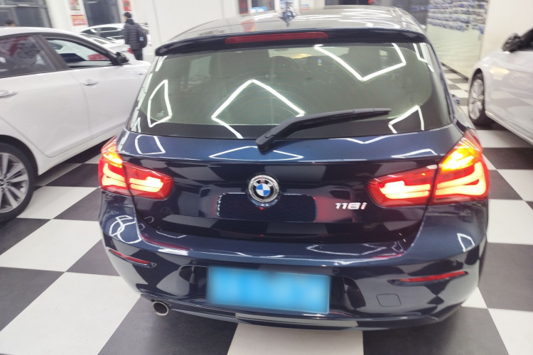 宝马1系(进口) 2016款 118i 领先型车身外观6004