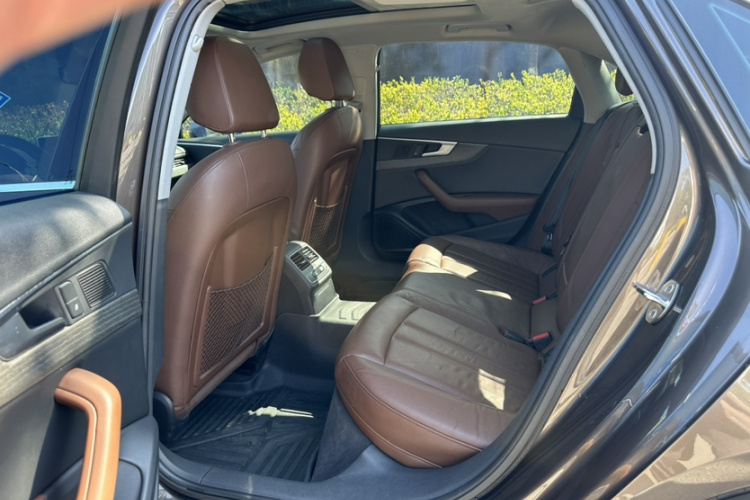 奥迪A4L 2017款 45 TFSI quattro 风尚型中控内饰7005