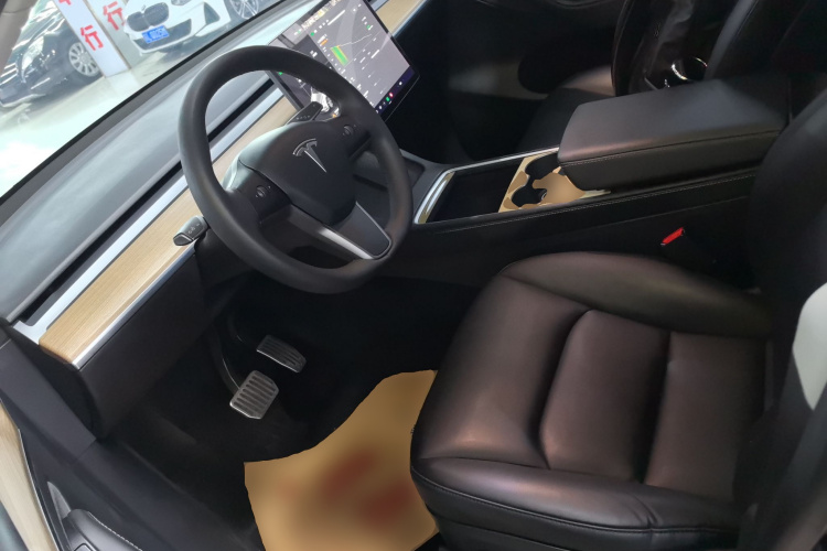 特斯拉 Model Y 2021款 长续航全轮驱动版中控内饰19