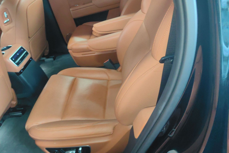 理想汽车 理想L9 2022款 Max中控内饰7004