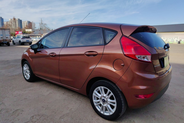 福特 嘉年华 2013款 两厢 1.5L 自动时尚型车身外观6006