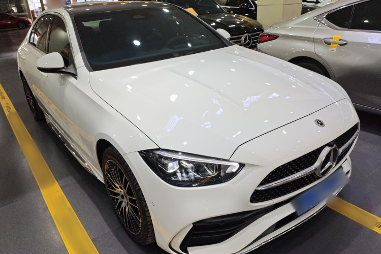 奔驰C级 2023款 改款 C 260 L 运动版车身外观3