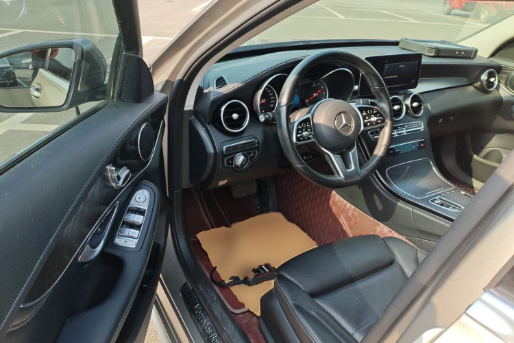 奔驰C级 2019款 C 180 L 时尚型运动版中控内饰20