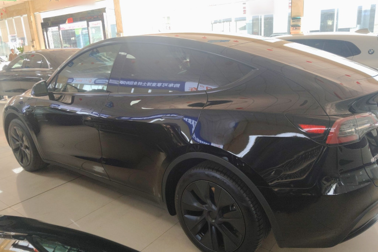 特斯拉 Model Y 2023款 后轮驱动版车身外观4