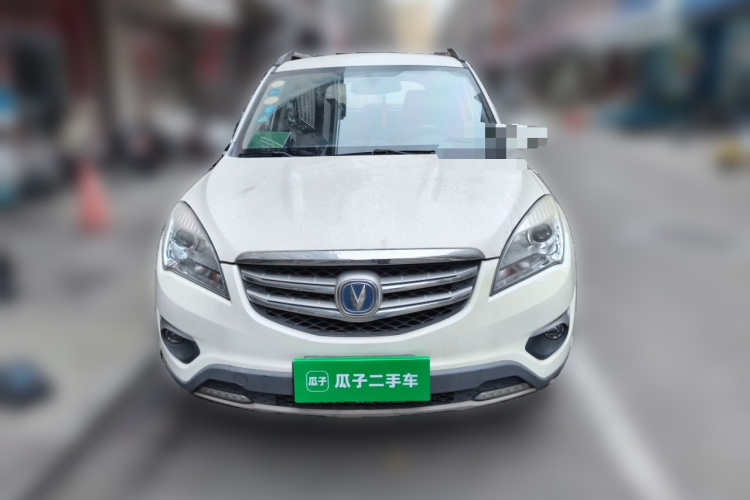 长安CS35 2016款 1.6L 手动豪华型 国V车身外观2