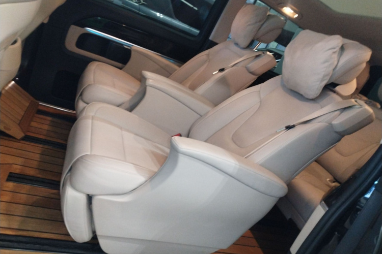 奔驰V级 2018款 V 260 尊贵版 国VI中控内饰21