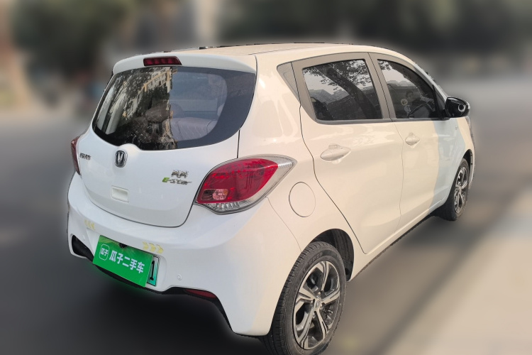 长安欧尚 奔奔E-Star 2022款 清心版 多彩款 三元锂车身外观6005