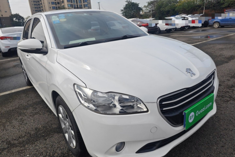 标致301 2014款 1.6L 自动舒适版车身外观3