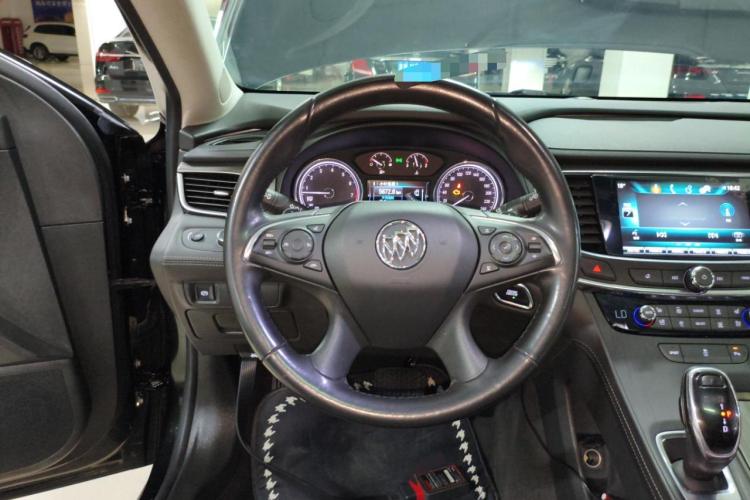 别克 君越 2018款 20T 精英型中控内饰13