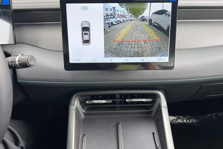 比亚迪 秦PLUS 2025款 DM-i 智驾版 55KM领先型中控内饰7003