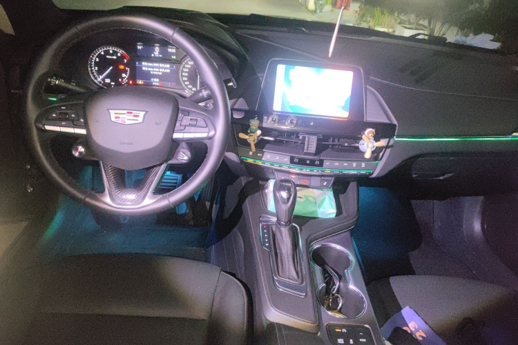 凯迪拉克CT4 2022款 28T 豪华型中控内饰12