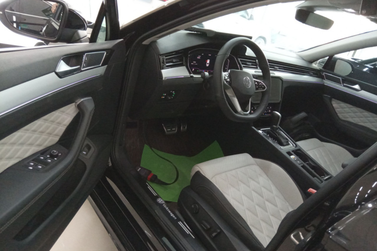 大众 迈腾 2025款 改款 众享款 330TSI DSG豪华型中控内饰7003