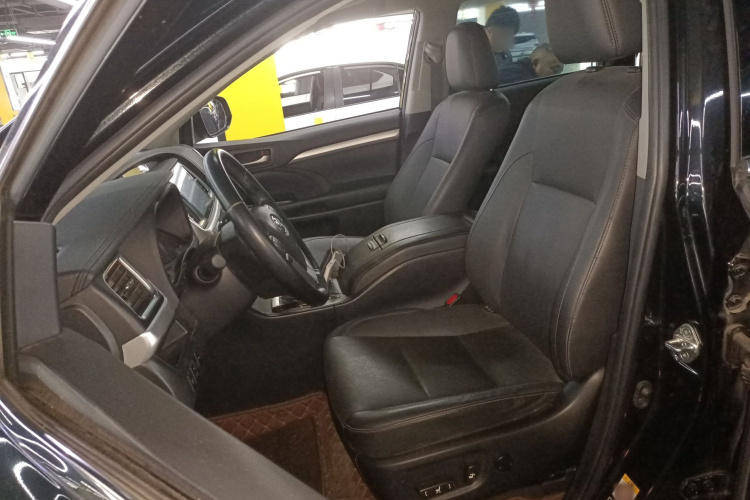 丰田 汉兰达 2018款 2.0T 四驱豪华版 7座 国VI中控内饰19