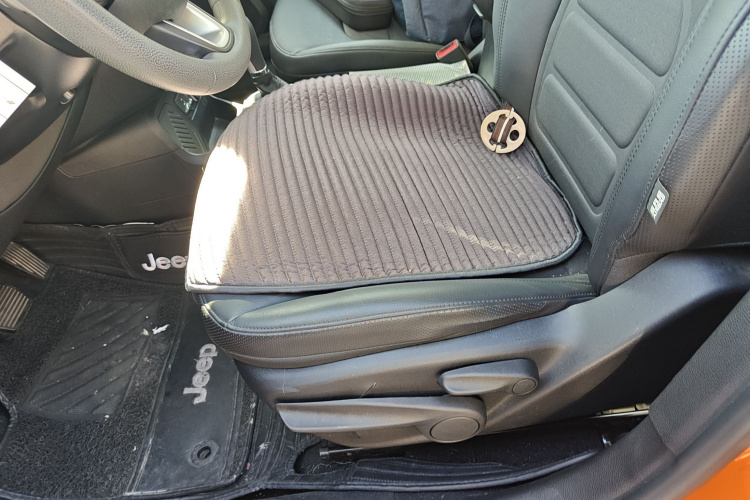 Jeep 自由侠 2019款 220T 自动领先版局部细节19