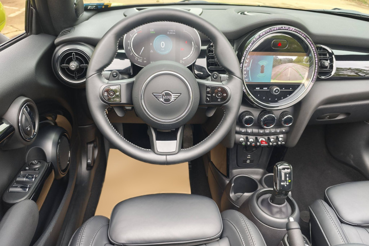 MINI 2023款 2.0T COOPER S CABRIO 艺术家中控内饰7009