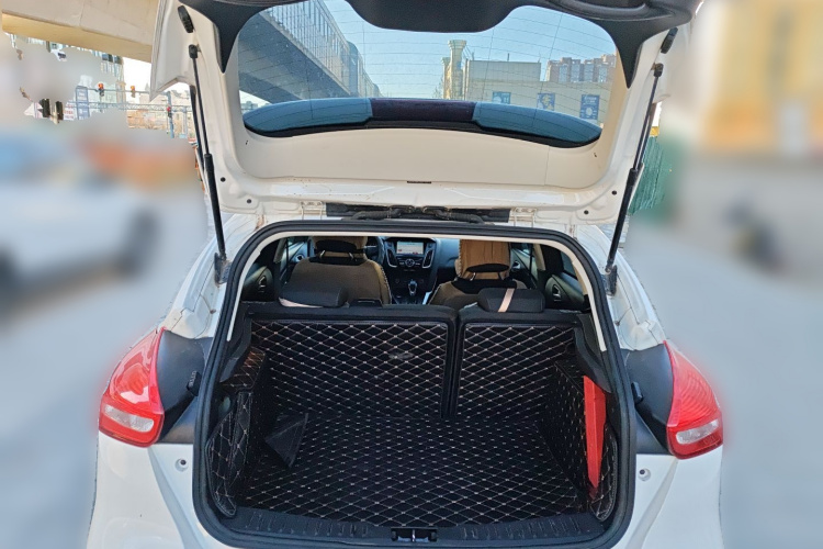 福特 福克斯 2018款 两厢经典 1.6L 自动舒适型智行版中控内饰23